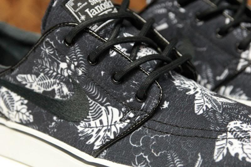 photo JANOSKI-BLKFLORAL-8613-4-1000_zps976a3e0a.jpg